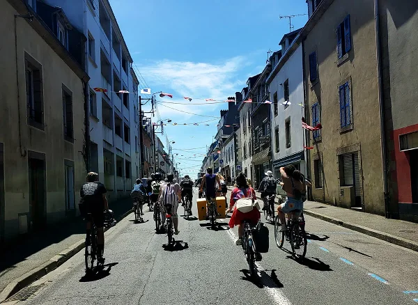 Photo d'une vélorution avec le boumbike au centre